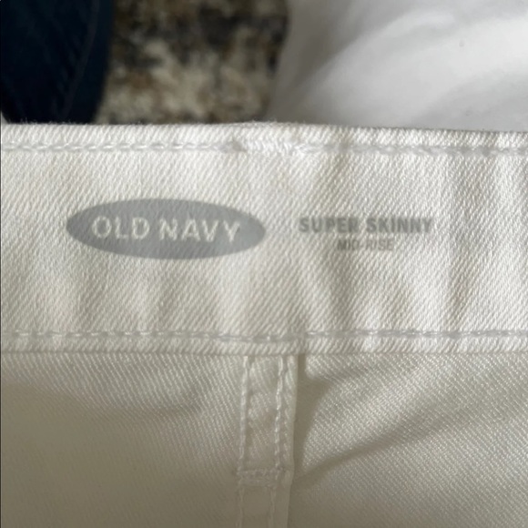 Old Navy Skinny Jeans - Picture 2 of 3